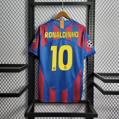 BARCELONA 'RONALDINHO 10' RETRO HOME KIT 05/06